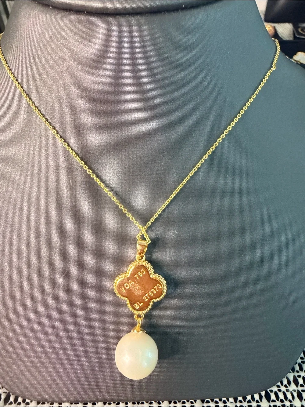 Gold Clover Pendant Necklace with Authentic South Sea Pearl Drop
